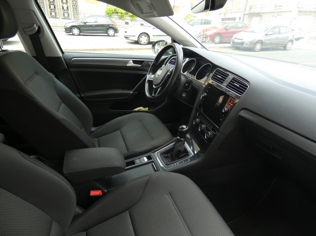 Volkswagen Golf — 9